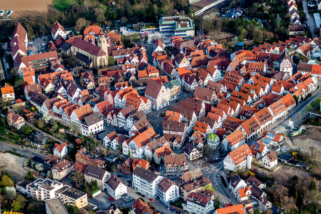 Luftbild: Altstadtbereich und Innenstadtzentrum in Leonberg im Bundesland Baden-Württemberg in Deutschland. Foto: IMG_39188.jpg vom 03.04.2011 durch Werner Riehm/FLY-FOTO.de