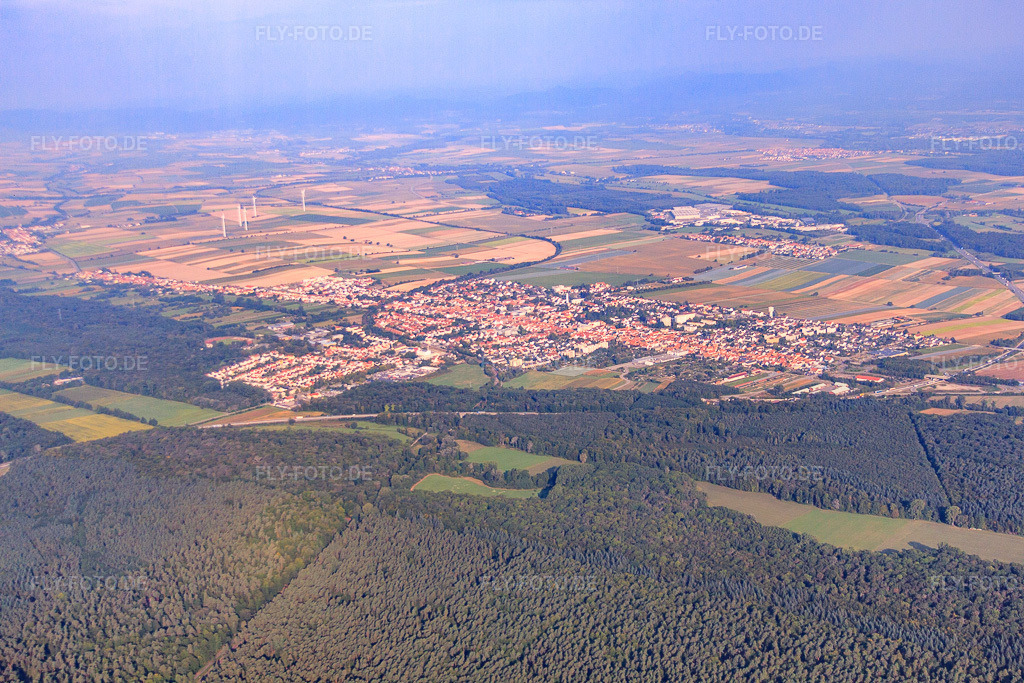 Luftbild: Stadtübersicht von Südosten in Kandel im Bundesland Rheinland-Pfalz in Deutschland. Foto: IMG_52933.jpg vom 05.09.2012 durch Werner Riehm/FLY-FOTO.de
