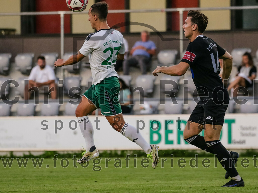2023-08-18_134_FC_Schwaig_gegen_TSV_Kastl | Oberding, Deutschland, 18.08.2023:
Fußball, Landesliga Südost 2023 / 2024, 7. Spieltag, FC Schwaig gegen TSV Kastl, Endergebnis: 2:2

Maximilian Hellinger (FC Schwaig, #23), Sebastian Spinner (TSV Kastl, #10)

Foto: Christian Riedel / fotografie-riedel.net