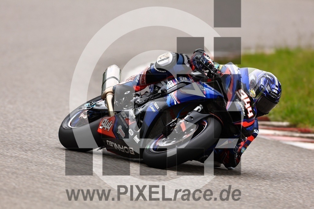 0944-20240428_00977 | Schöne Erinnerungen an spannende Momente - das festzuhalten ist unser Job. PIXELrace.de ist seit 2003 auf den Rennstrecken Europas unterwegs um die Action draußen beim Fahren und die wunderbare Stimmung imm Fahrerlager für euch einzufangen.