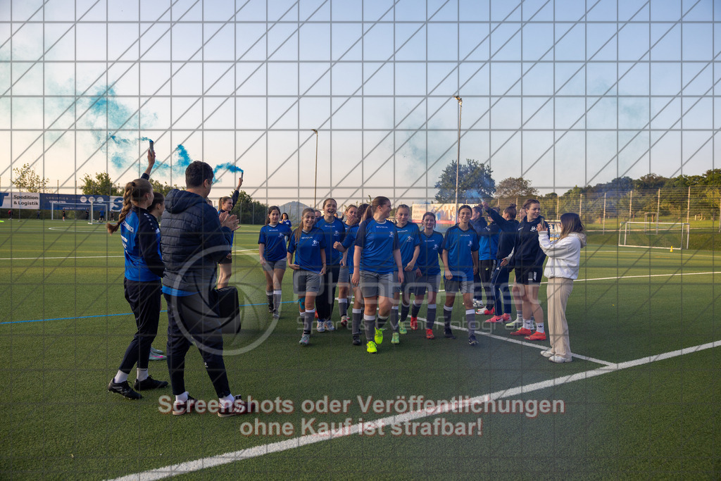 20260508_195759_0520_(c)_by_PhotoPeet | #,TSV Eschenbach (hell) vs. TSV Weilheim (rot), Fußball, C-Juniorinnen Kreisstaffel 2, Bezirk Neckar/Fils, 07.Spieltag,  Saison 2025/2026, Kunstrasenplatz, Schlater Straße, 73107 Eschenbach, 08.05.2026 - 18:30 Uhr,Foto: PhotoPeet / Sport- &amp; Eventfotografie / Peter Harich