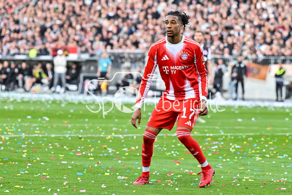 FC St. Pauli - FC Bayern München | ST. PAULI, DEUTSCHLAND - 11. APRIL: im Bild Michael OLISE (FC Bayern Munich 17) / Einzelfoto / Freisteller während dem Bundesligamatch zwischen dem FC St. Pauli und dem FC Bayern München am 29. Spieltag im Millerntor Stadion / DFL REGULATIONS PROHIBIT ANY USE OF PHOTOGRAPHS AS IMAGE SEQUENCES AND/OR QUASI-VIDEO