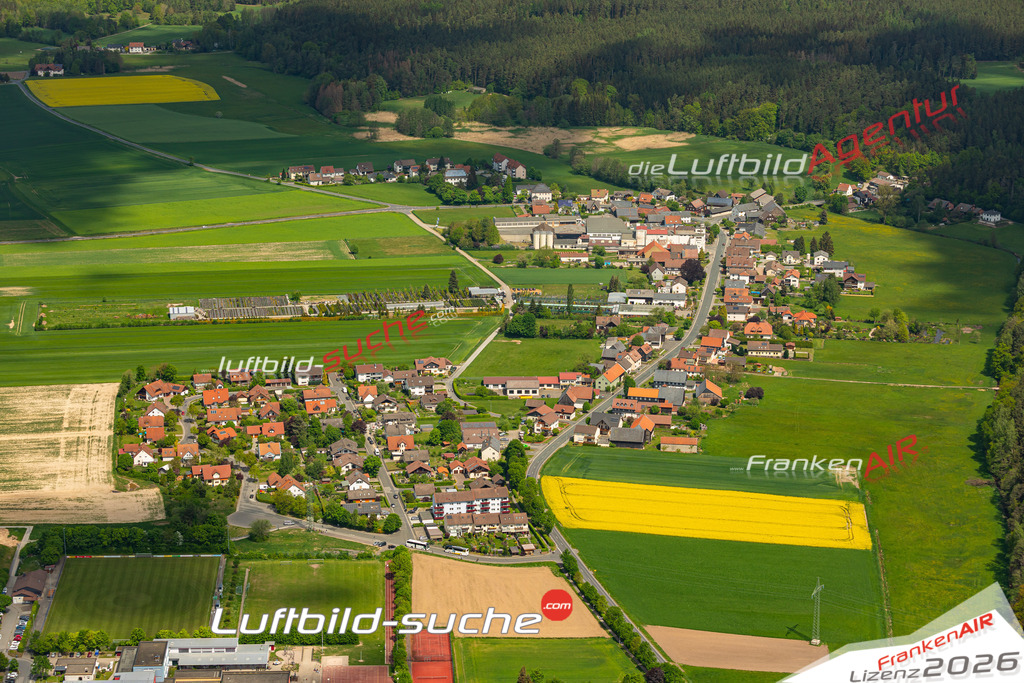 Die Luftaufnahme Neundorf - Mitwitz wurde 2022 vom Flugzeug aus (keine Drohne) erstellt. Hohe Auflösung -für große Poster und Wandbilder geeignet - Garantiert!