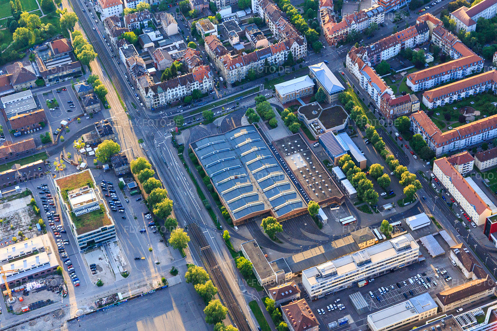 Luftbild: S-Bahn-Depot der VBK Verkehrsbetriebe Karlsruhe GmbH in der Tullastraße im Ortsteil Oststadt in Karlsruhe im Bundesland Baden-Württemberg in Deutschland. Foto: IMG_099579.jpg vom 21.05.2017 durch Werner Riehm/FLY-FOTO.deWWW.VBK.INFO