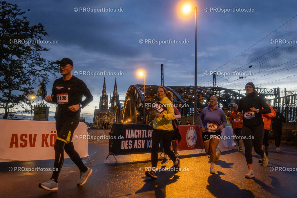 23. ASV Nachtlauf; Koeln, 13.05.26 | Impressionen vom 23. ASV Nachtlauf am 13.05.26 am Tanzbrunnen in Koeln. Foto: BEAUTIFUL SPORTS/Leah Kohring