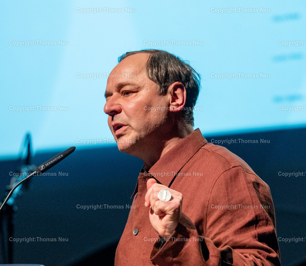 eysoldt-ring-thomas-schmauser-bensheim-fotografie-thomas-neu.jpg-51 | Im Parktheater Bensheim fand am 28. März 2026 die Verleihung des Eysoldt-Rings 2025 statt – eine der bedeutendsten Auszeichnungen für Schauspielkunst im deutschsprachigen Raum. Der Preis ging an Thomas Schmauser, (Bild)  der für seine herausragende darstellerische Leistung geehrt wurde.Bild: Thomas Neu
