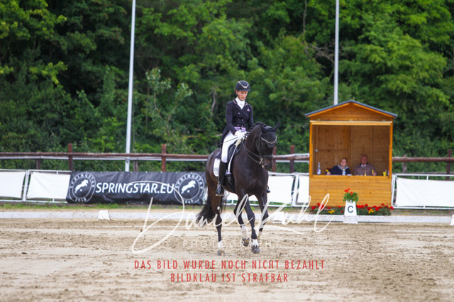 DKP47997 | Turnierfotos kaufen im Webshop von Daniel Kuhl Photography – entdecke professionelle Reitsportfotos aus Turnieren & Events. Hochwertige Turnierbilder online bestellen & sichern. Jetzt Fotos von Reitsportturnieren kaufen!