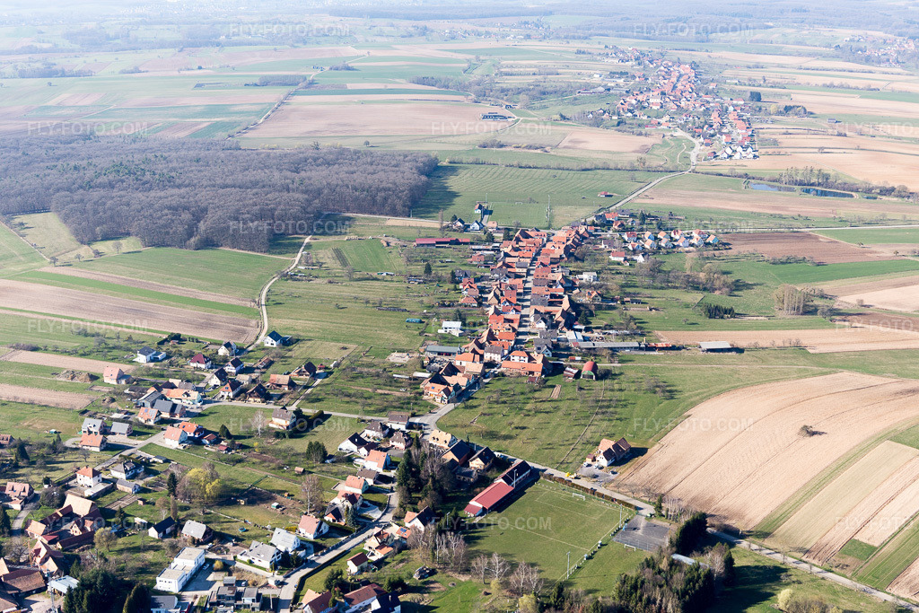 Aerial view: View of the town in Eschbach in the state Bas-Rhin, France. – Photo: IMG_097469.jpg taken on 03/16/2017 by Werner Riehm/FLY-FOTO.com – Resolution of the original: 5472 x 3648 px