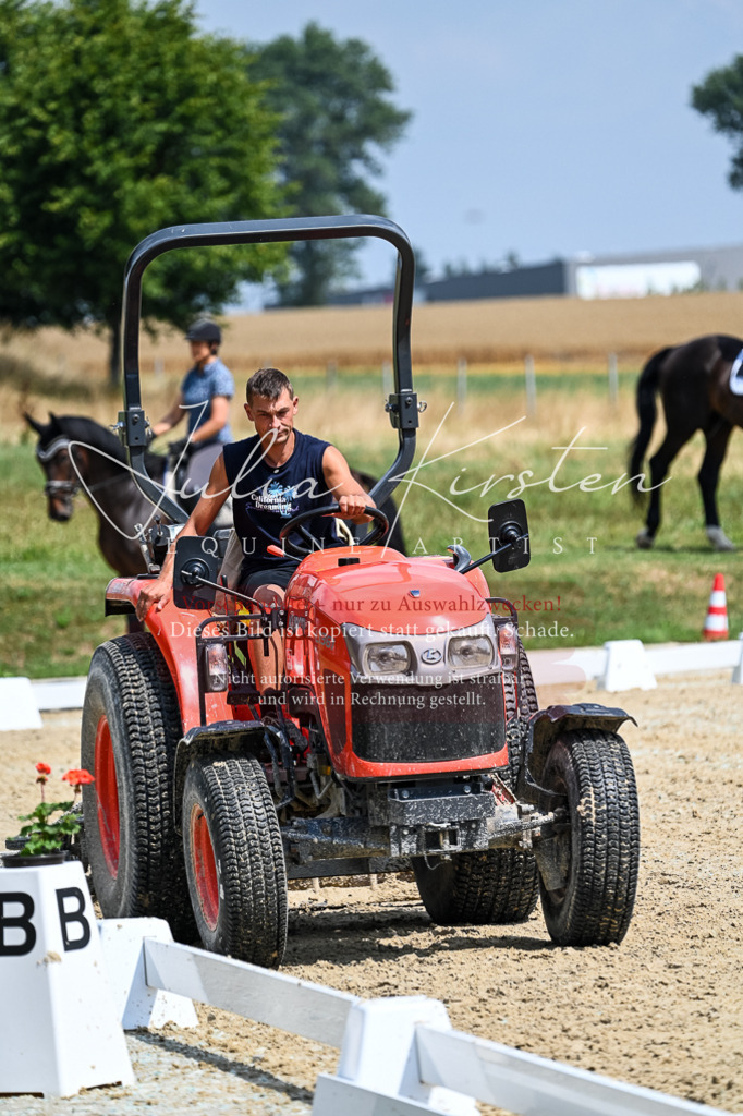 DSC_2682 | Pferde- und Turnierfotografie in Westsachsen. Pferdeportraits, Auftragszeichnungen und intuitive Kunst.