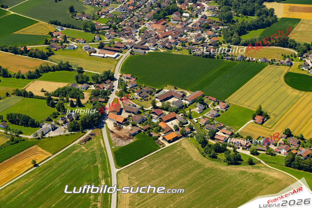 Aktuelles Luftbild von Münchsdorf Roßbach - Die Luftaufnahme wurde 2022 mittels UL-Flugzeug erstellt ( keine Drohne ) - hochauflösende Kamera-Systeme von  Canon -Beste Qualität - Für grossformatige Ausdrucke geeignet. Die Geschenkidee !
