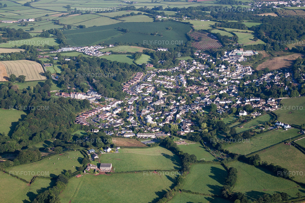 Aerial view: View of the town in Kingskerswell in the state England, Great Britain. – Photo: IMG_19713.jpg taken on 07/25/2009 by Werner Riehm/FLY-FOTO.com – Resolution of the original: 4752 x 3168 px