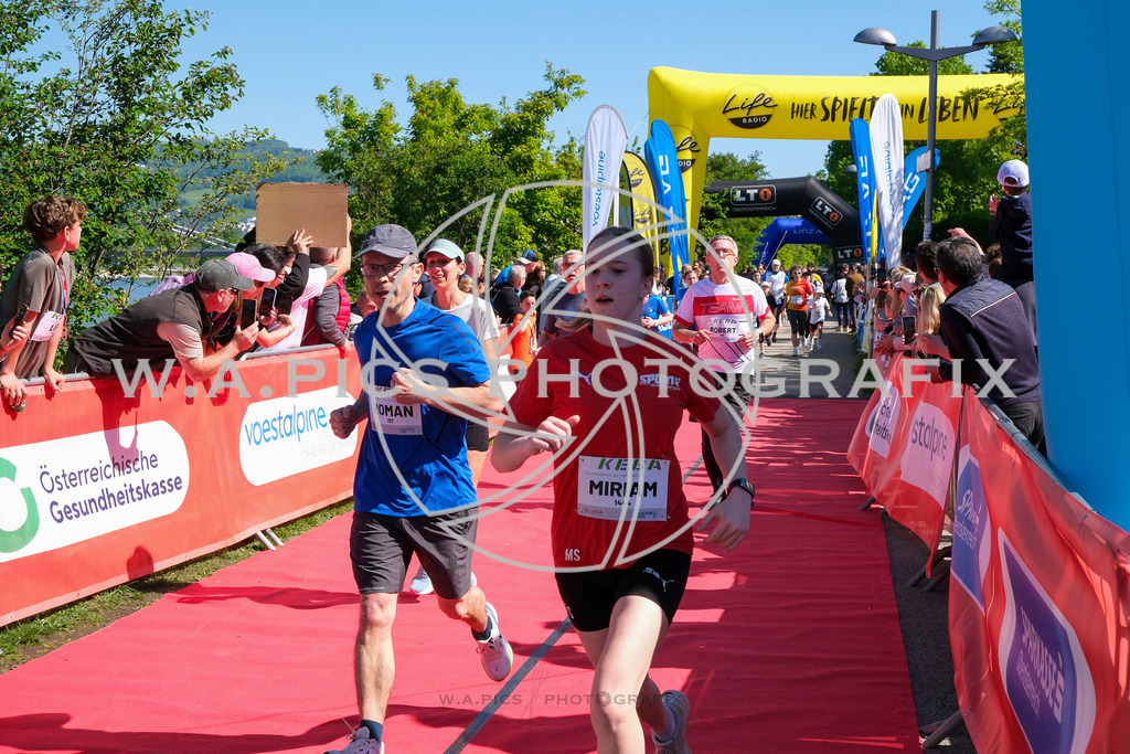 ..... | LINZ,AUSTRIA,27.April 24, Int. 3 Brückenlauf Linz  , Image shows: Photo: WAPICS / Michael ring