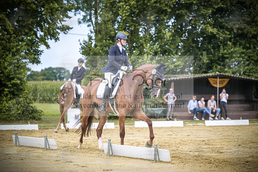 DOS_1719 | Entdecke hochwertige Reitturnierfotos von Foto Oger. Professionell, emotional und authentisch – jetzt Lieblingsmomente im Shop bestellen. - Realisiert mit Pictrs.com