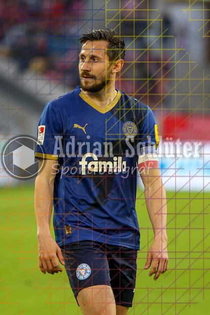 10.04.2026, GER, Fussball, Herren, 2. BL, Saison 2025/2026, Fortuna Düsseldorf - Holstein Kiel | Steven Skrybski (Kiel) schaut 