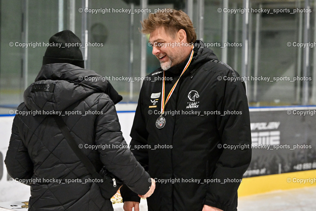 WILDCATS PATERNION & Lady Hawks Siegerehrung-Meisterfeier | Medailienübergabe, Headcoach LADY HAWKS London Anthony, WILDCATS PATERNION &amp; Lady Hawks Siegerehrung-Meisterfeier, WILDCATS PATERNION &amp; Lady Hawks Siegerehrung-Meisterfeier am 12.03.2025 in Steindorf (Ossiachersee Halle), Austria, (Photo by Bernd Stefan)