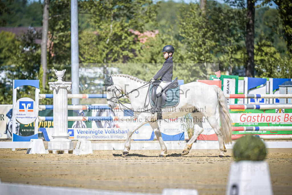 DOS_7743 | Entdecke hochwertige Reitturnierfotos von Foto Oger. Professionell, emotional und authentisch – jetzt Lieblingsmomente im Shop bestellen. - Realisiert mit Pictrs.com