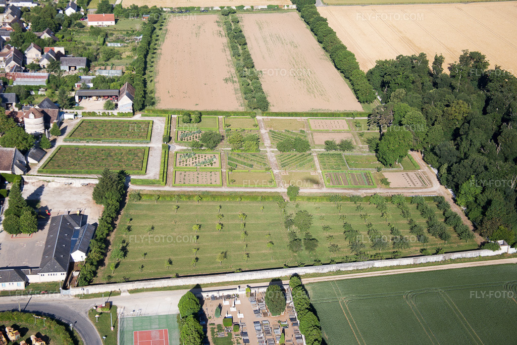 Aerial view: View of the town in Talcy in the state Loir et Cher, France.Photo: IMG_082216.jpg taken on 06/20/2015 by Werner Riehm/FLY-FOTO.comResolution of the original: 5472 x 3648 px