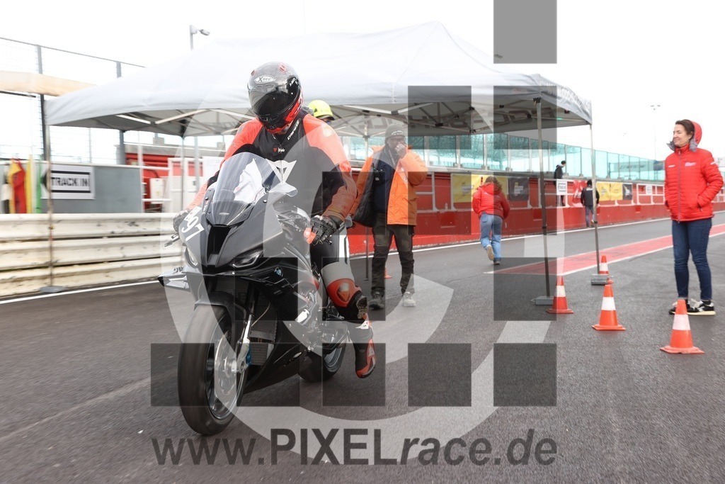 0097-20260331_00188 | Schöne Erinnerungen an spannende Momente - das festzuhalten ist unser Job. PIXELrace.de ist seit 2003 auf den Rennstrecken Europas unterwegs um die Action draußen beim Fahren und die wunderbare Stimmung imm Fahrerlager für euch einzufangen.