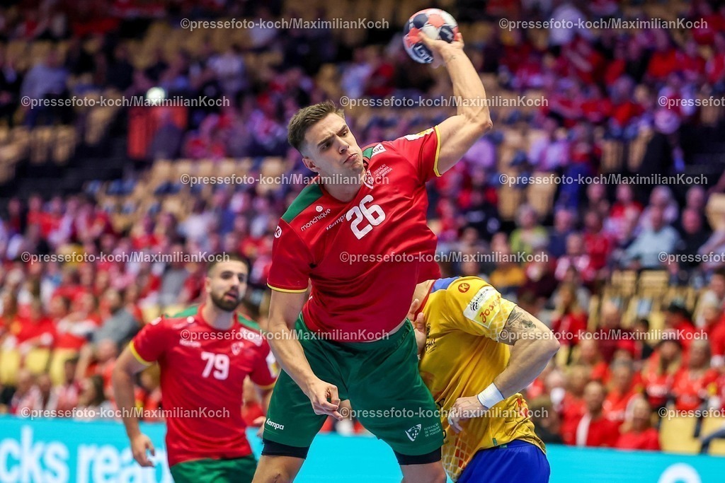 EHF16012601036 | 16.01.2026, Handball, Men's EHF EURO 2026, Portugal - Rumänien, Jyske Bank Boxen in Herning, Dänemark, Preliminary Round:  Francisco Mota Costa (Portugal #26) 
