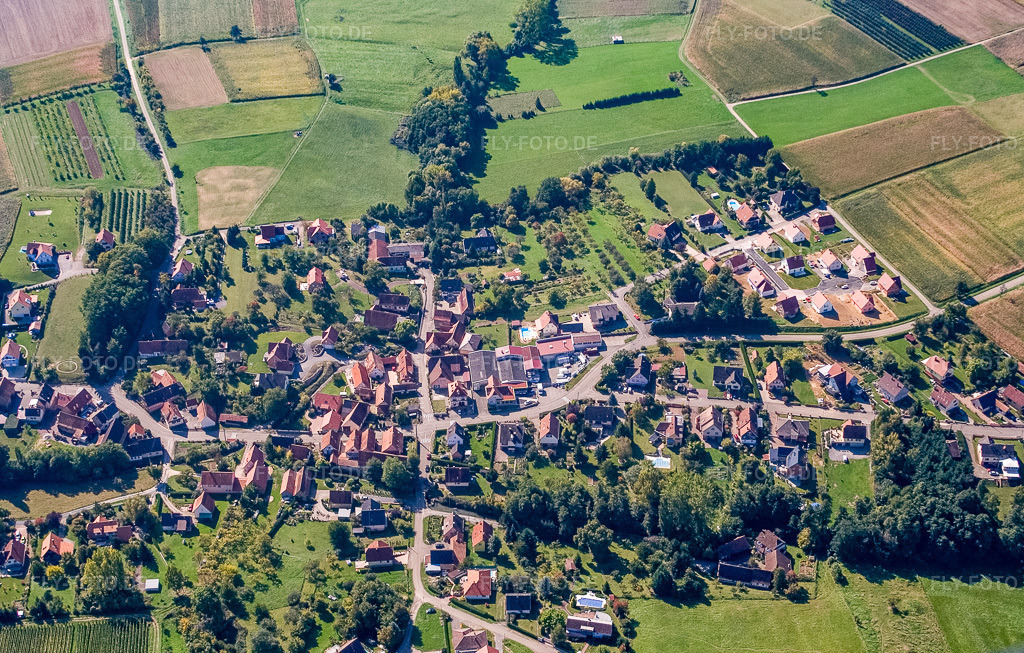 Luftbild: Ortsansicht von Nordosten in Oberhoffen-lès-Wissembourg im Bundesland Bas-Rhin in Frankreich. – Foto: IMG_13611.jpg vom 28.09.2008 durch Werner Riehm/FLY-FOTO.de – Auflösung des Originals: 3396 x 2165 px