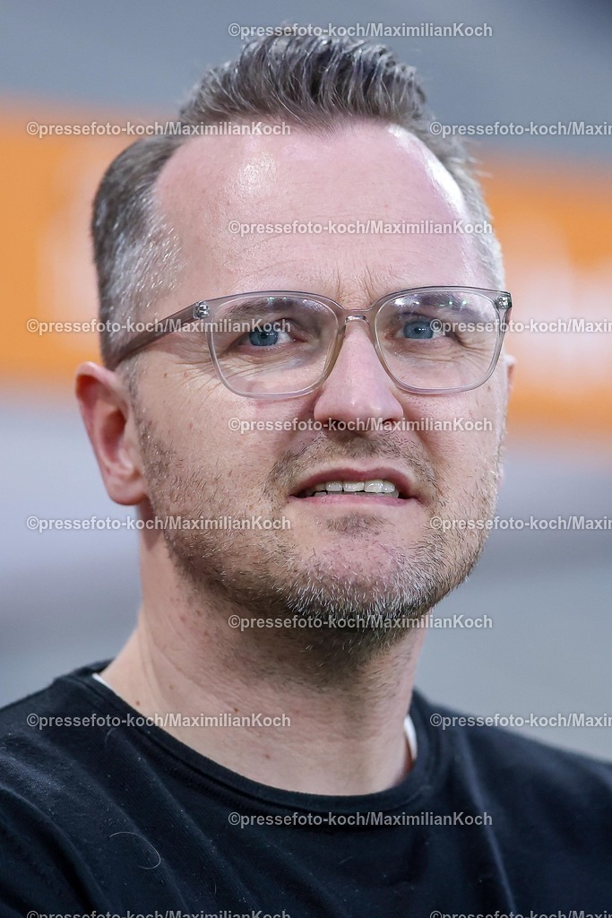 RWE04032601006 | 2026.03.04, Fußball, 3.Liga Herren, Rot-Weiss Essen -  SV Waldhof Mannheim, Stadion Hafenstraße, 27.Spieltag, Saison 2025 / 2026: Sportdirektor Christian Flüthmann (Rot-Weiss Essen #cf)  DFB regulations prohibit any use of photographs as image sequences and or quasi-video.