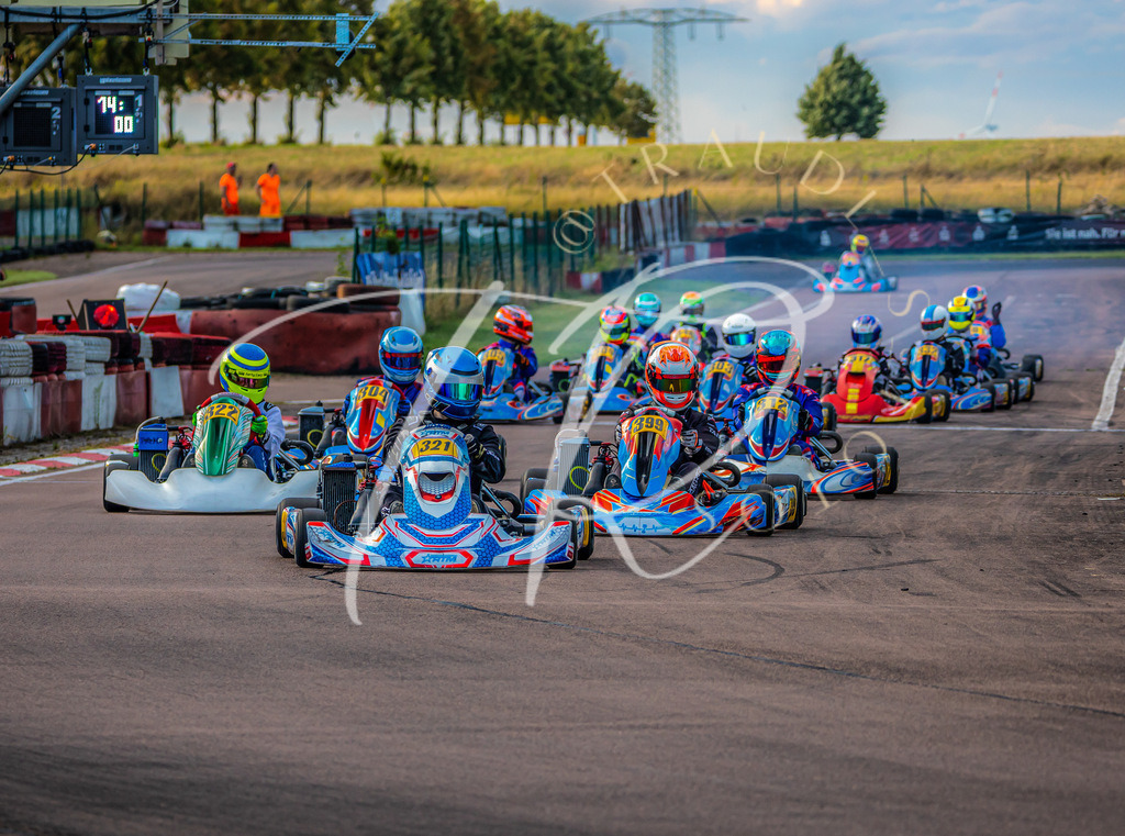 97FFCBFE-A55A-4E11-9CFB-E6E2FA3BEF3C | traudl_s_fotos