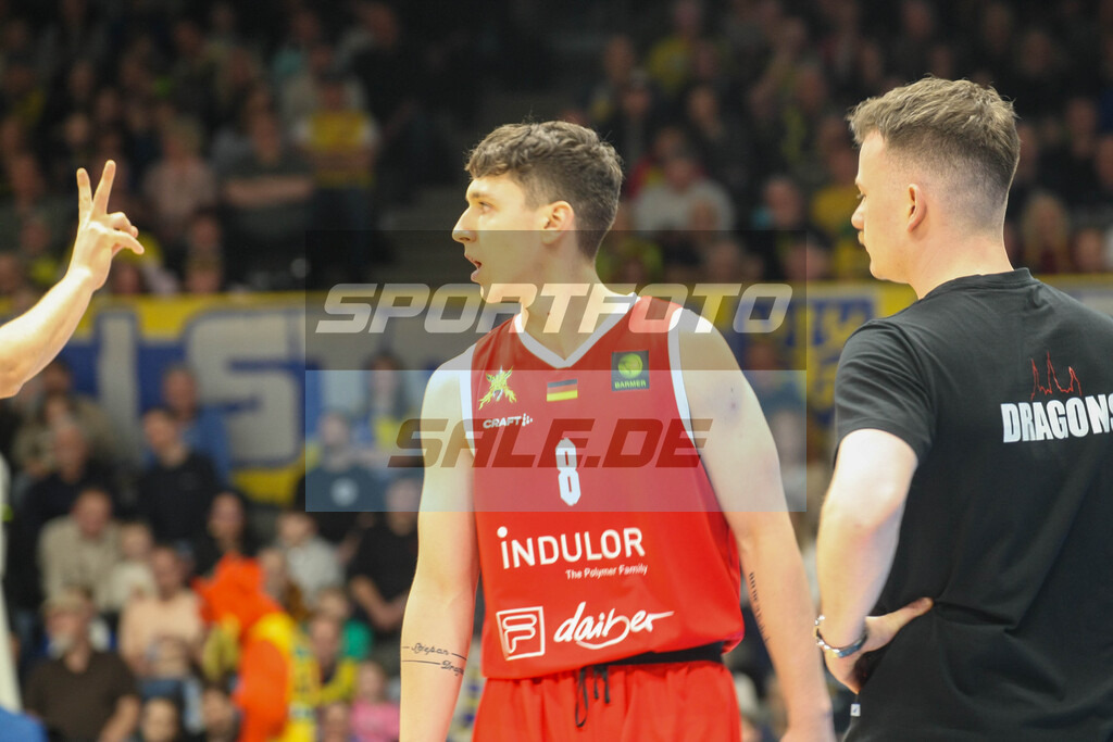 Phoenix Hagen Saison 25/26 - © Sportfoto-Sale (MK) | Hendrik Gruhn (Artland) und #8 Dominik Dolic  - Phoenix Hagen Saison 25/26 - © Sportfoto-Sale (MK) - Realisiert mit Pictrs.com