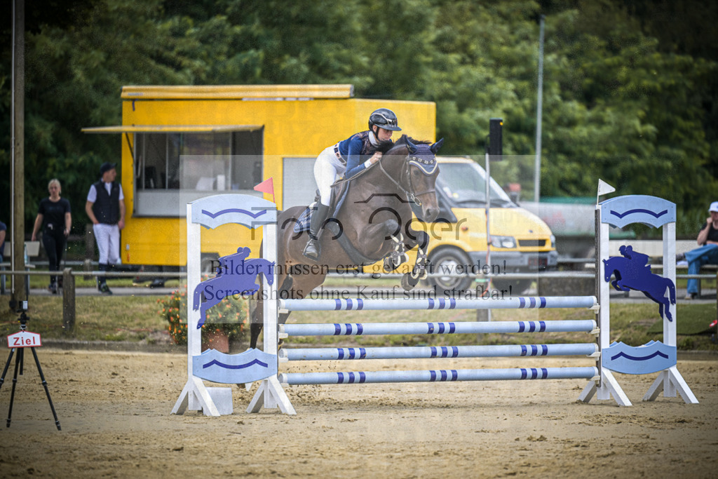 DOS_8368 | Entdecke hochwertige Reitturnierfotos von Foto Oger. Professionell, emotional und authentisch – jetzt Lieblingsmomente im Shop bestellen.Deutschlandweite Turnierfotografie. - Realisiert mit Pictrs.com