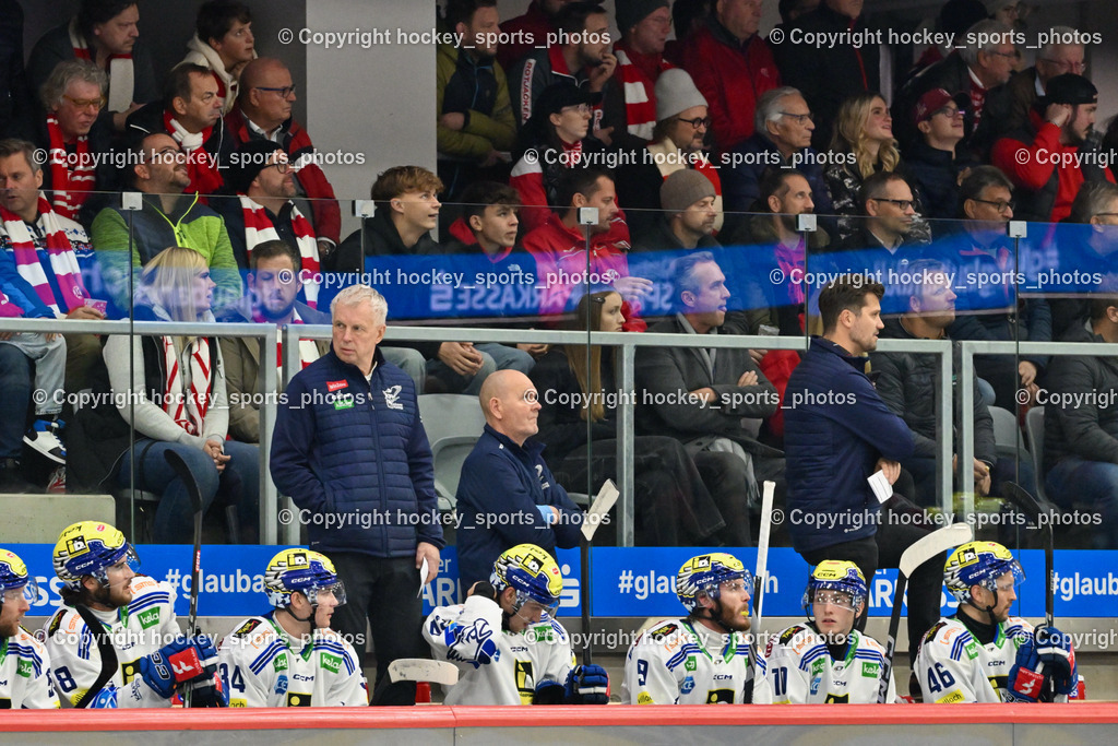 EC KAC vs. EC IDM Wärmepumpen VSV 5.11.2023 | Headcoach EC VSV Rob Daum, Physio Coach EC VSVJürgen Steinauer, Spielerbank EC VSV, Assistentcoach EC VSV Marcel Rodman