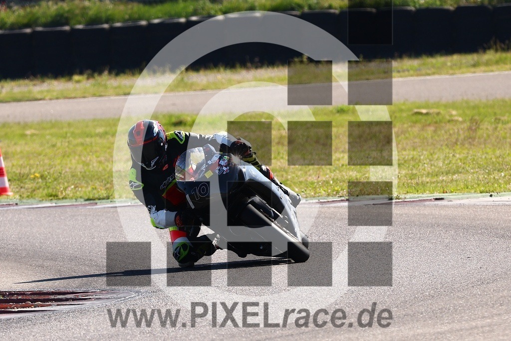 0010-20260423_00300 | Schöne Erinnerungen an spannende Momente - das festzuhalten ist unser Job. PIXELrace.de ist seit 2003 auf den Rennstrecken Europas unterwegs um die Action draußen beim Fahren und die wunderbare Stimmung imm Fahrerlager für euch einzufangen.