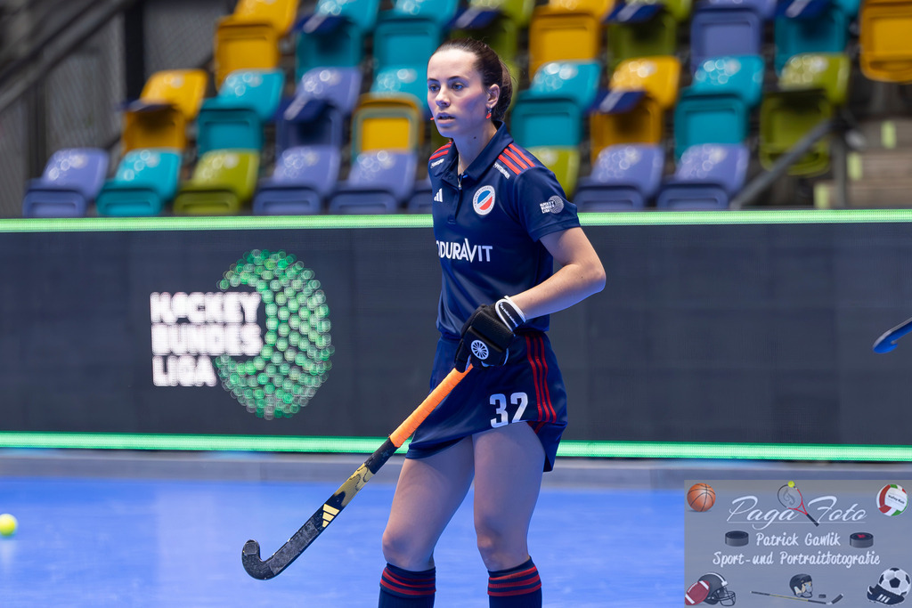 Volvo E.R.B. Final 4 Finale Frauen: Berliner HC - Mannheimer HC, 26.01.2025 | Carolin Seidel (Mannheimer HC #32), Freisteller, Portrait, Porträt, Berliner HC - Mannheimer HC, Frankfurt, Süwag Arena, 26.1.2025 - Realisiert mit Pictrs.com
