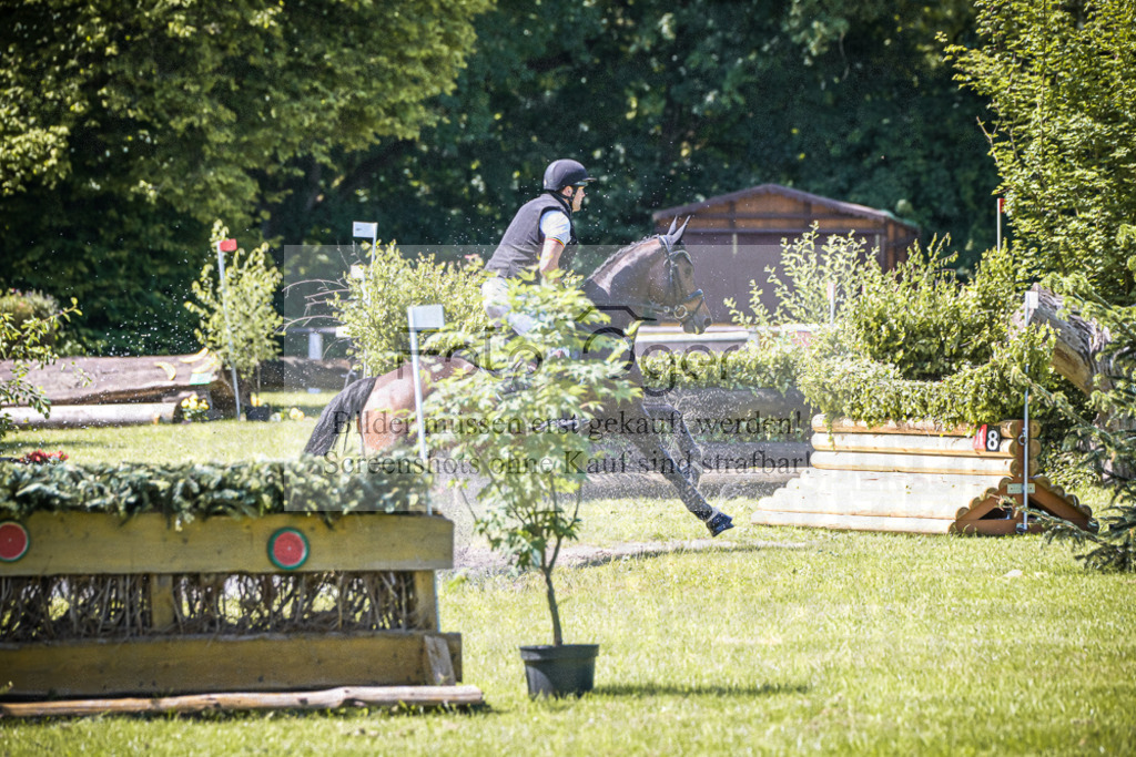 DOS_0557 | Entdecke hochwertige Reitturnierfotos von Foto Oger. Professionell, emotional und authentisch – jetzt Lieblingsmomente im Shop bestellen.Deutschlandweite Turnierfotografie. - Realisiert mit Pictrs.com