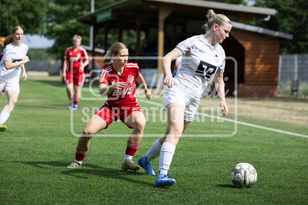 Fußball I Frauen I Testspiel I SpVg Aurich - DJK Arminia Ibbenbüren I 15258 | realhellocedii - Realisiert mit Pictrs.com