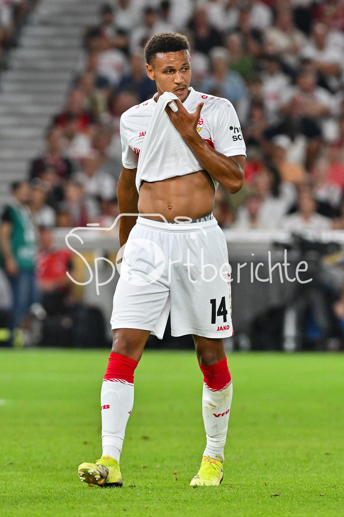 VfB Stuttgart - FC Bayern München | im Bild ein enttäuschter Luca Antony JAQUEZ (VfB Stuttgart 14) / enttäuscht / Einzelfoto / Freisteller / Franz-Beckenbauer Supercup: VfB Stuttgart - FC Bayern München; MHP Arena am 16.08.2025