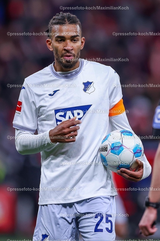 Lev02022502187 | 02.02.2025, Fußball, Bayer 04 Leverkusen - TSG 1899 Hoffenheim, 1. Fußball Bundesliga, 20. Spieltag, BayArena, Saison 2024 2025: Kevin Akpoguma (Hoffenheim #25)DFB regulations prohibit any use of photographs as image sequences and or quasi-video.