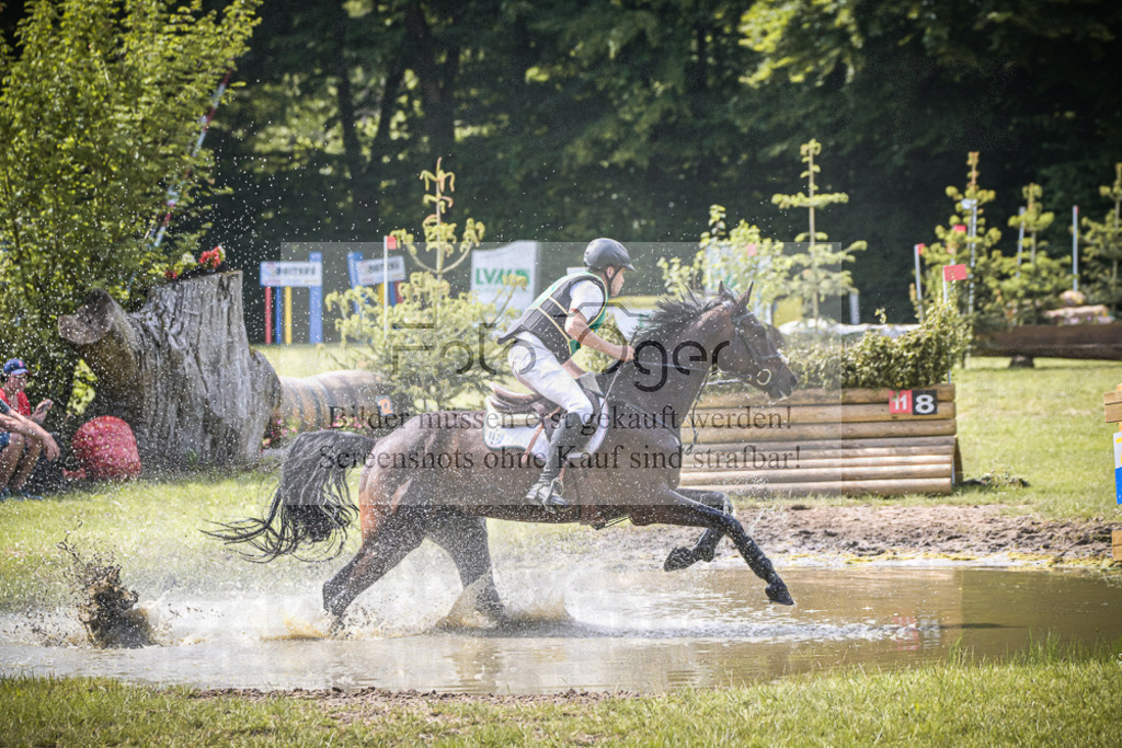 DOS_9958 | Entdecke hochwertige Reitturnierfotos von Foto Oger. Professionell, emotional und authentisch – jetzt Lieblingsmomente im Shop bestellen.Deutschlandweite Turnierfotografie. - Realisiert mit Pictrs.com