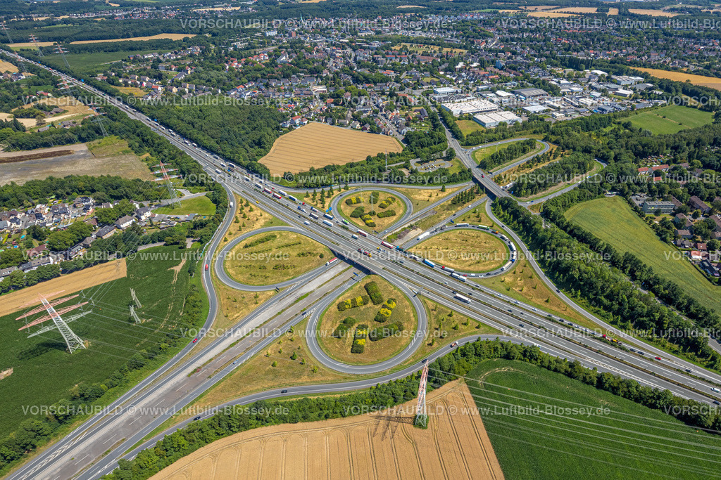 Dortmund220706066 | Luftbild, Autobahnkreuz Castrop-Rauxel-Ost mit A45 und A42 zusammen mit der Anschlussstelle Dreieck Dortmund-Bodelschwingh, Abfahrt Königshalt, Oestrich, Dortmund, Ruhrgebiet, Nordrhein-Westfalen, Deutschland