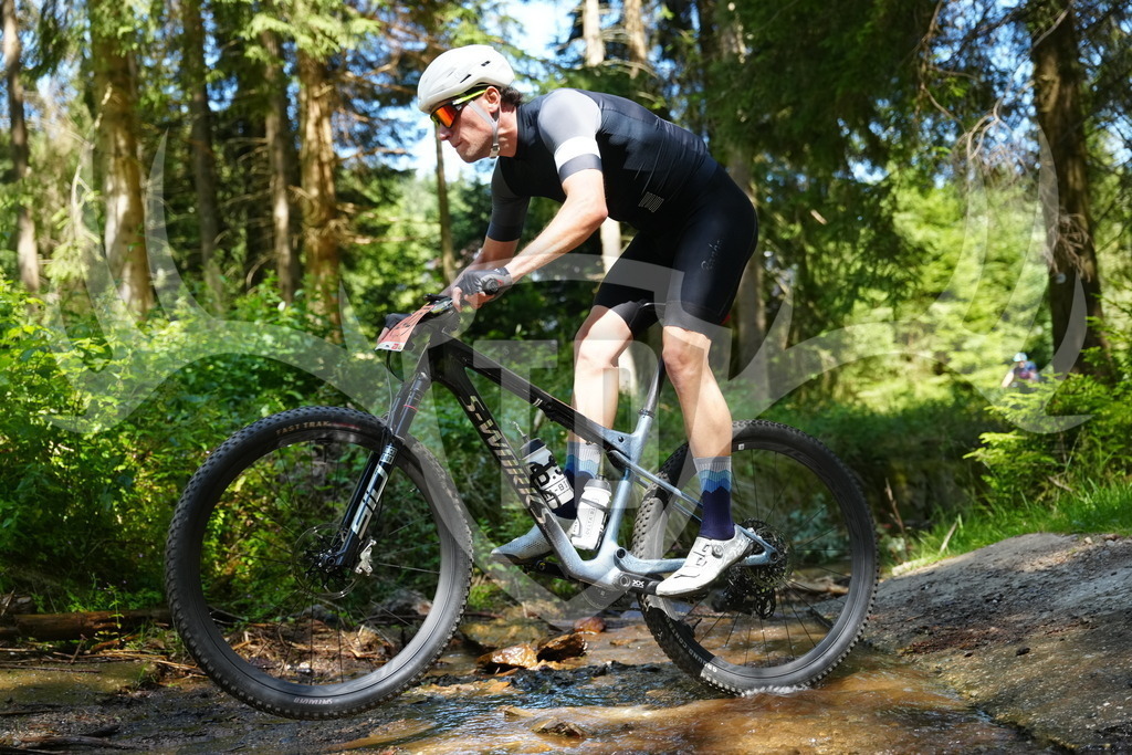 FC101698 | Fotogalerie der Treibjagd im Dunkelwald - Dein MTB Etappenrennen im Erzgebirge - Realisiert mit Pictrs.com