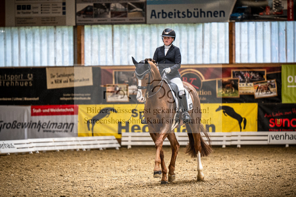 DOS_1282 | Entdecke hochwertige Reitturnierfotos von Foto Oger. Professionell, emotional und authentisch – jetzt Lieblingsmomente im Shop bestellen.Deutschlandweite Turnierfotografie. - Realisiert mit Pictrs.com