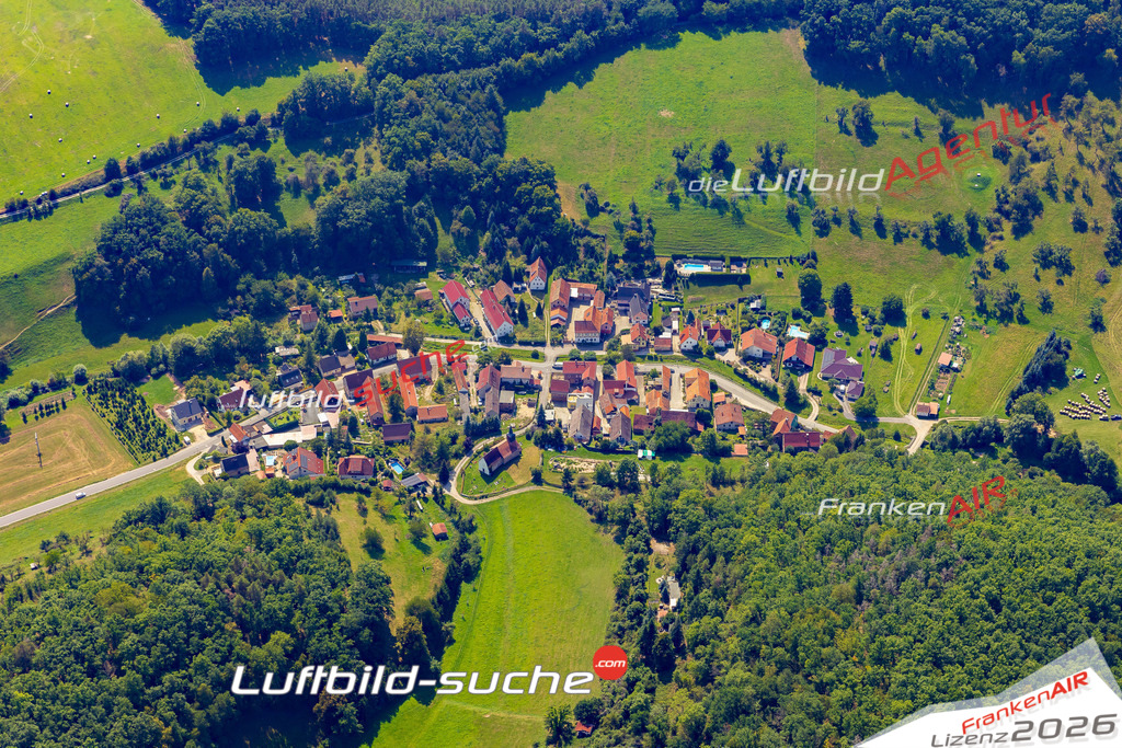 Schöne Luftaufnahme als Geschenk in Oberhasel Uhlstädt-Kirchhasel - Die Luftbildaufnahme wurde 2025 vom UL-Flugzeug heraus erstellt ( keine Drohne ) - Hochauflösende Luftaufnahme -Nicht vergleichbar mit Google Maps oder Satelittenbilder- Die Geschenkidee !Mit Lizenz und Bildrechte bestellbar