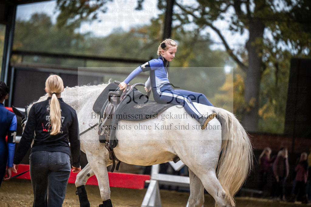 DOS_0247 | Entdecke hochwertige Reitturnierfotos von Foto Oger. Professionell, emotional und authentisch – jetzt Lieblingsmomente im Shop bestellen.Deutschlandweite Turnierfotografie. - Realisiert mit Pictrs.com