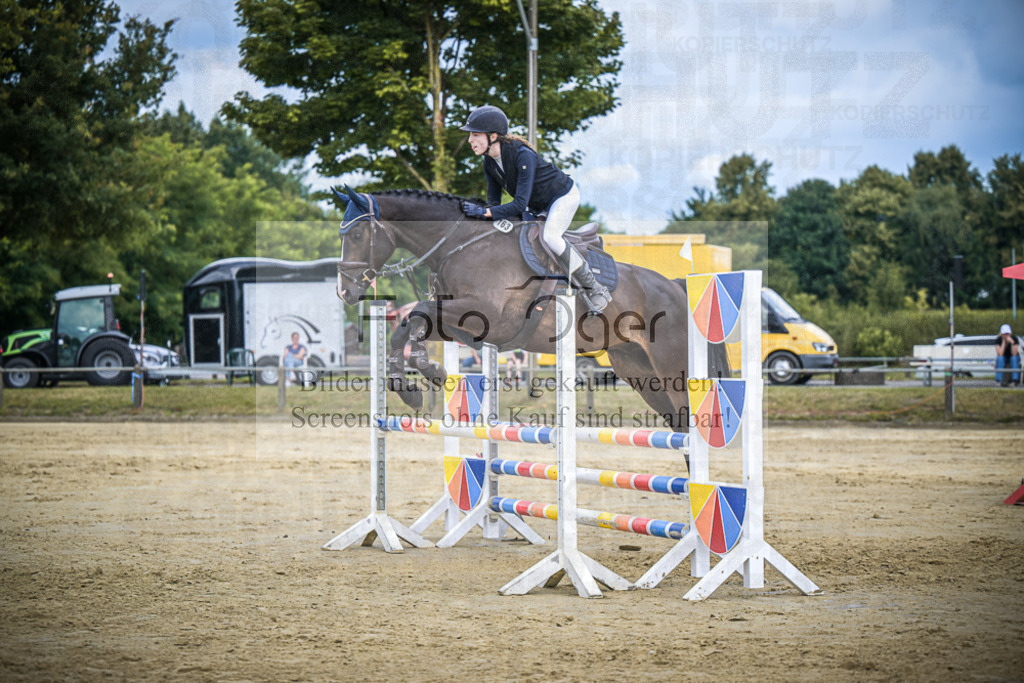 DOS_6645 | Entdecke hochwertige Reitturnierfotos von Foto Oger. Professionell, emotional und authentisch – jetzt Lieblingsmomente im Shop bestellen.Deutschlandweite Turnierfotografie. - Realisiert mit Pictrs.com