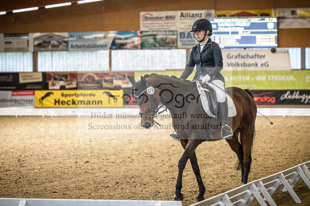 DOS_3796 | Entdecke hochwertige Reitturnierfotos von Foto Oger. Professionell, emotional und authentisch – jetzt Lieblingsmomente im Shop bestellen.Deutschlandweite Turnierfotografie. - Realisiert mit Pictrs.com