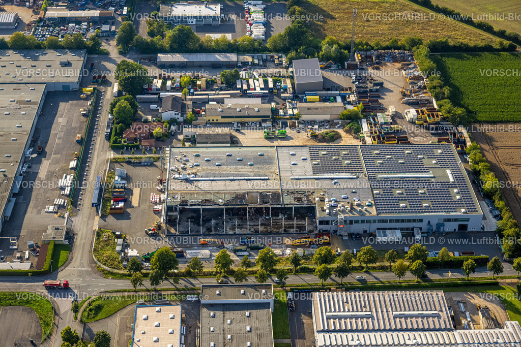 Werl230806602 | Luftbild, Gewerbegebiet Hammer Straße, Am Maifeld, Brandschaden Gebhardt-Stahl GmbH Werk 3 Metallverarbeitung, Budberg, Werl, Werl-Unnaer Börde, Nordrhein-Westfalen, Deutschland