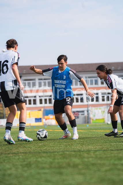 juv_lut_fmachado-0103 | Images from the Juniors B match between Juventus Academy and FC Lutry, played on 18 March 2026 in Lutry, Switzerland, featuring players, coaching staff and match action throughout the game.