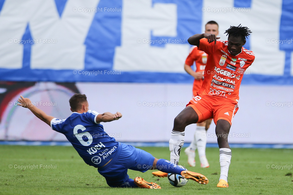 A_LUI_20230806_0044 | SPORT FUSSBALL ADMIRAL BUNDESLIGA  2023/24
FC BLAU WEIß LINZ VS TSV EGGER GLAS HARTBERG
IM BILD: Tobias Koch (FC Blau Weiß Linz), Ousmane Diakite (TSV Hartberg)
FOTO:FOTOLUI/UW