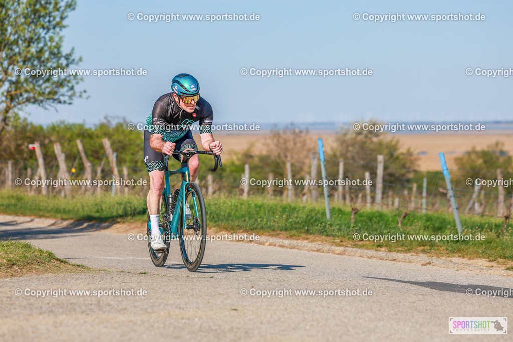 684_AR6_8266 | Neusiedlersee Radmarathon 2026@sportshot_your_pictrs #yourpictures#roadtowm2029 #nrm #neusiedlerseeradmarathon #neusiedlersee #neusiedlerseetourismus #burgenland #mörbisch #nrm26 #burgenlandtourismus #voglundco #poweredbyburgenlandtourismus #radsport #rad #marathon #ucigranfondo #visitburgenland #ucigranfondoworldseries