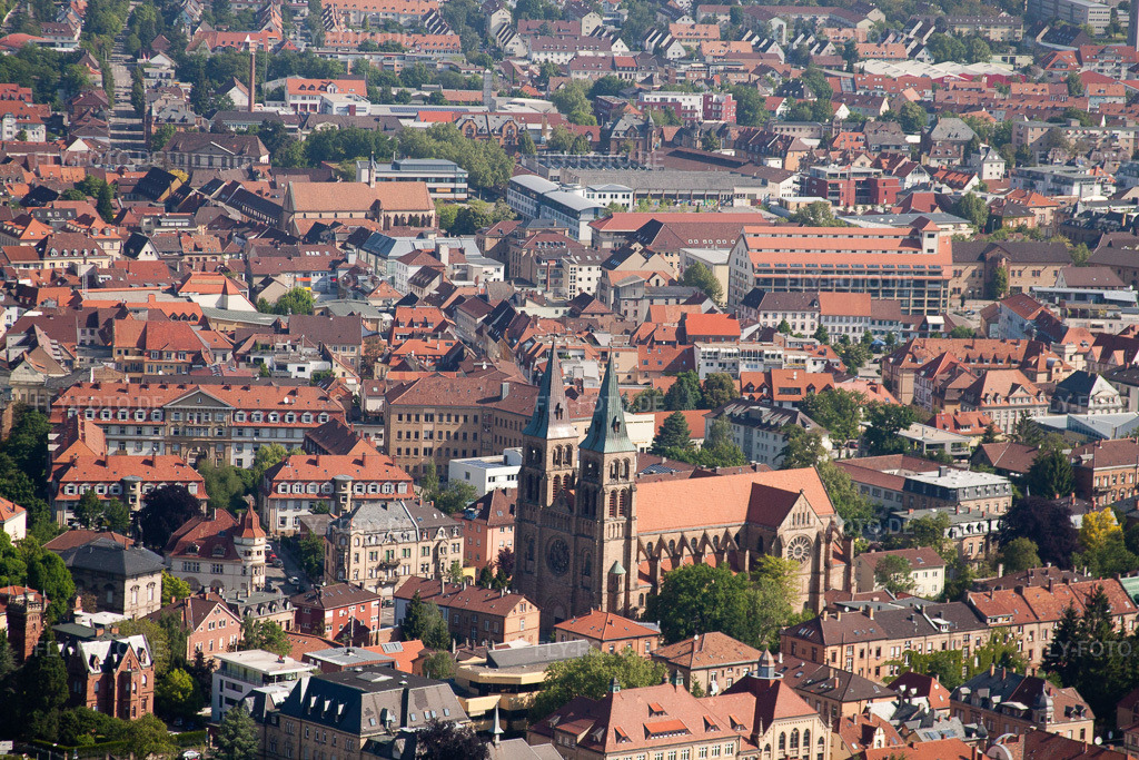 Luftbild: Innenstadt mit Kath. Kirche Mariä Himmelfahrt - Marienkirche in Landau in der Pfalz im Bundesland Rheinland-Pfalz in Deutschland. Foto: IMG_27307.jpg vom 23.05.2010 durch Werner Riehm/FLY-FOTO.deKirche St. Maria | Pfarrei Mariä Himmelfahrt, Landau