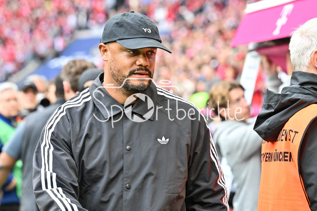 FC Bayern München - VfB Stuttgart | MUNICH, GERMANY - 19. APRIL: Vincent KOMPANY Trainer FC Bayern München before the Bundesliga Match between FC Bayern Munich vs. VfB Stuttgart at Matchday 30 at Allianz Arena / DFL REGULATIONS PROHIBIT ANY USE OF PHOTOGRAPHS AS IMAGE SEQUENCES AND/OR QUASI-VIDEO
