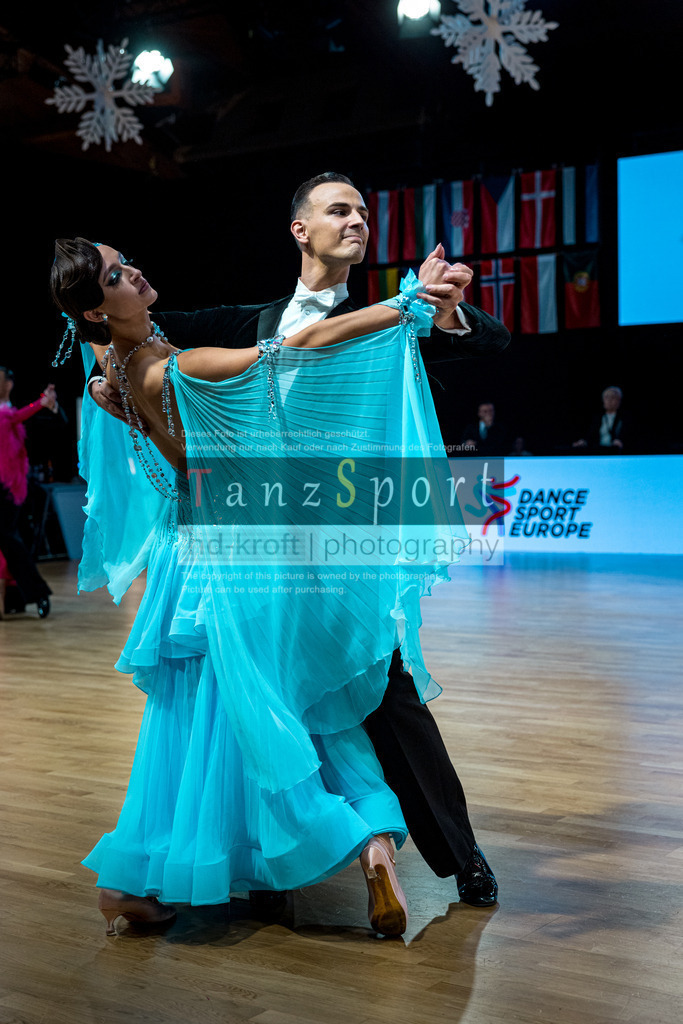 20251212_WDSF_World_Ch_Cup_RS-Std_1498-2 | Tanzsportbilder, Standardtanz, Lateintanz, WDSF, DTV, LTVB, dancecomp, goc, hessen tanzt, blaues band der spree, walzer, tango, wiener walzer, slowfox, quickstepp, samba, rumba, cha-cha-cha, paso doble. jive, hd-kroft photography, turniertanzsport